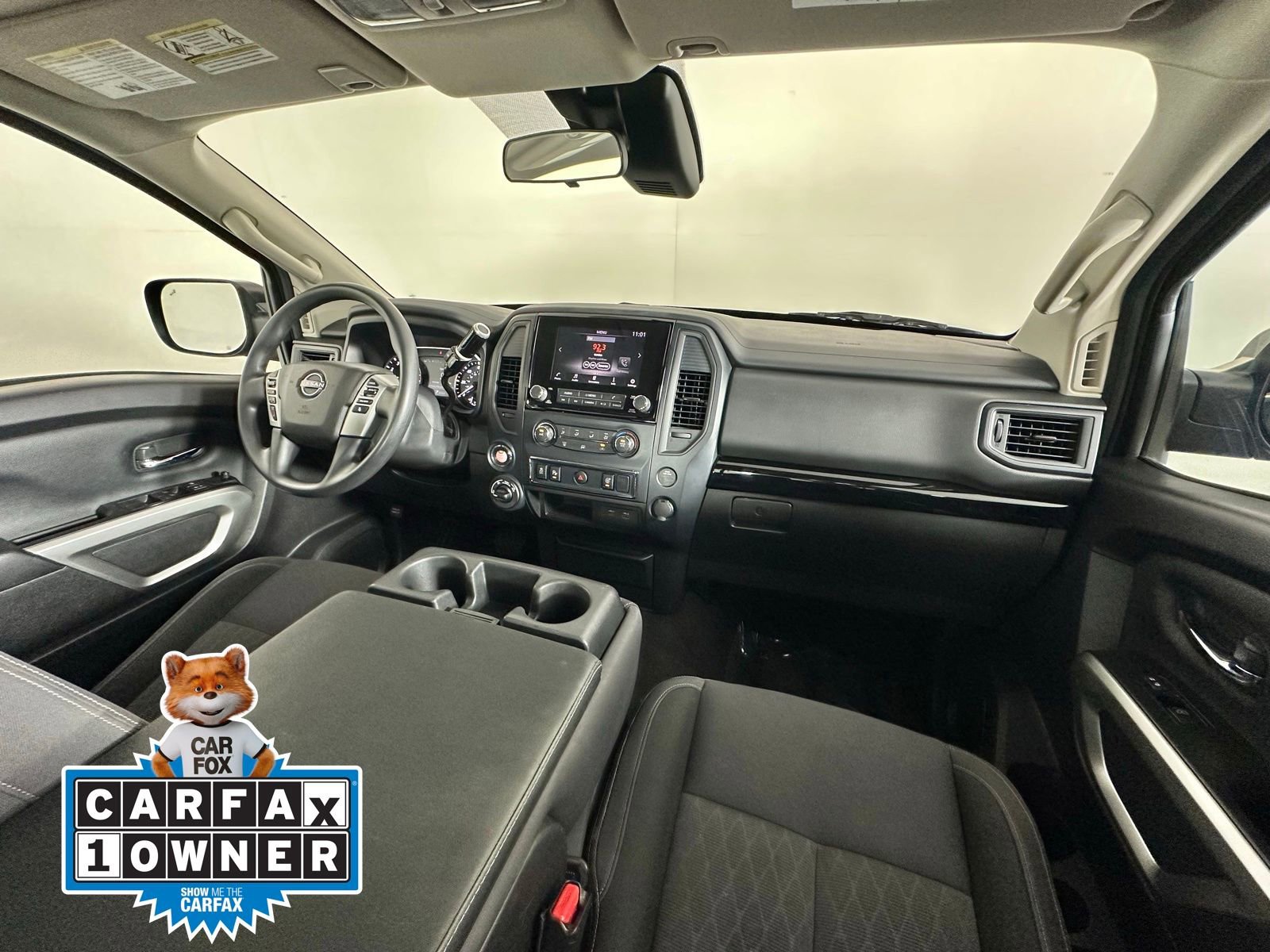 Used 2023 Nissan Titan SV image 2