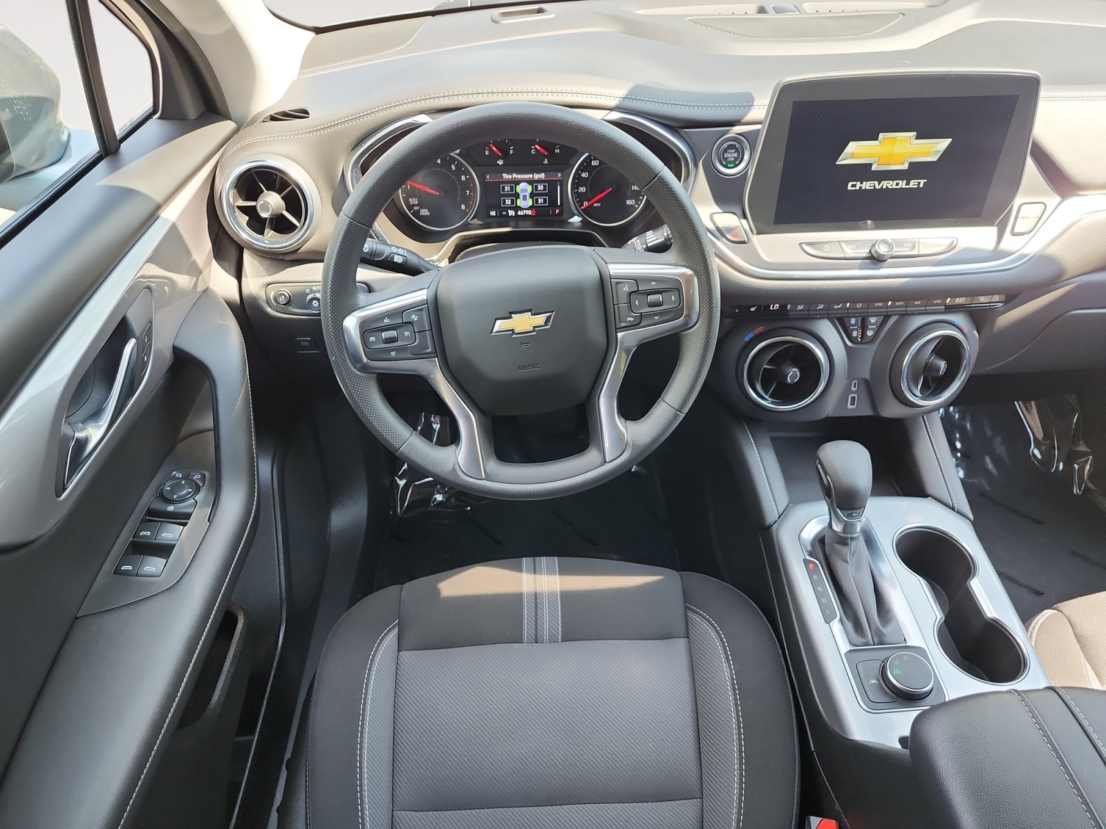 Used 2025 Chevrolet Blazer LT FWD image 11