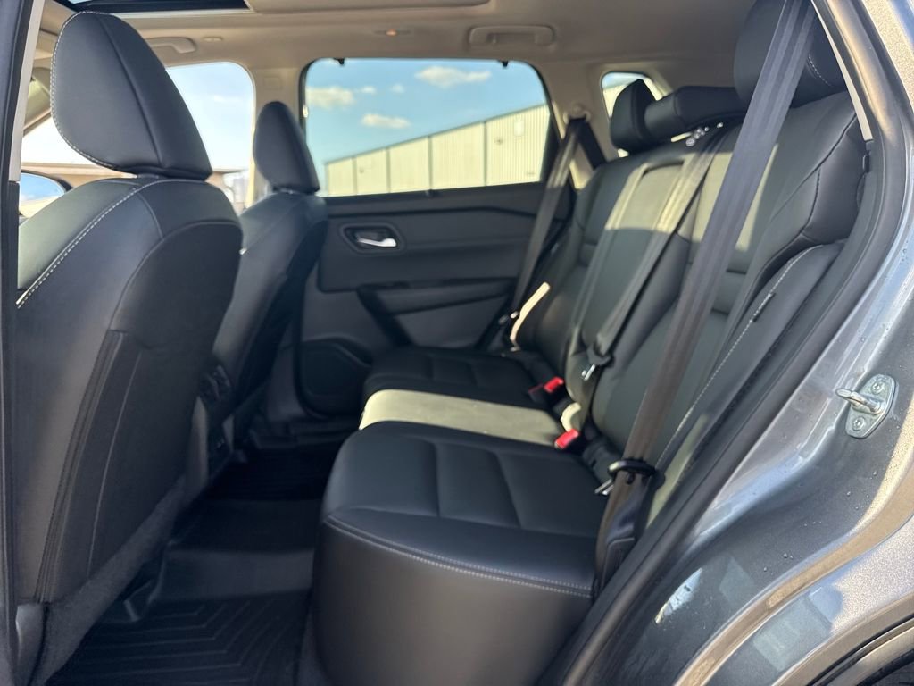 Used 2024 Nissan Rogue SL w/ SL Premium Package image 16