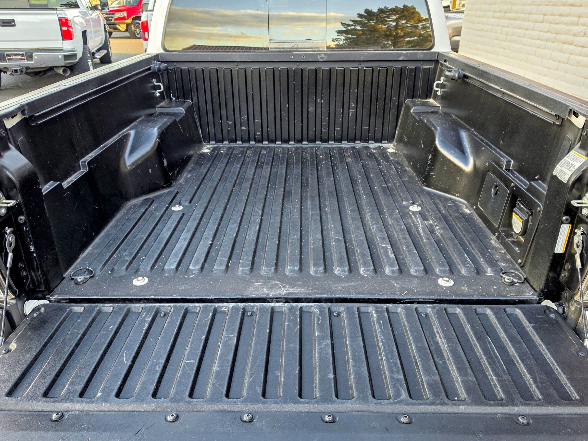 Used 2021 Toyota Tacoma TRD Off-Road w/ Technology Package AWD/4WD image 19
