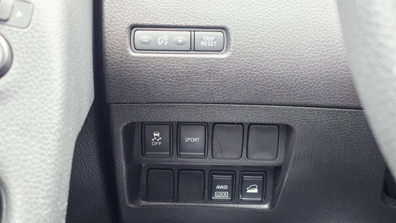 Used 2014 Nissan Rogue SV AWD/4WD image 28