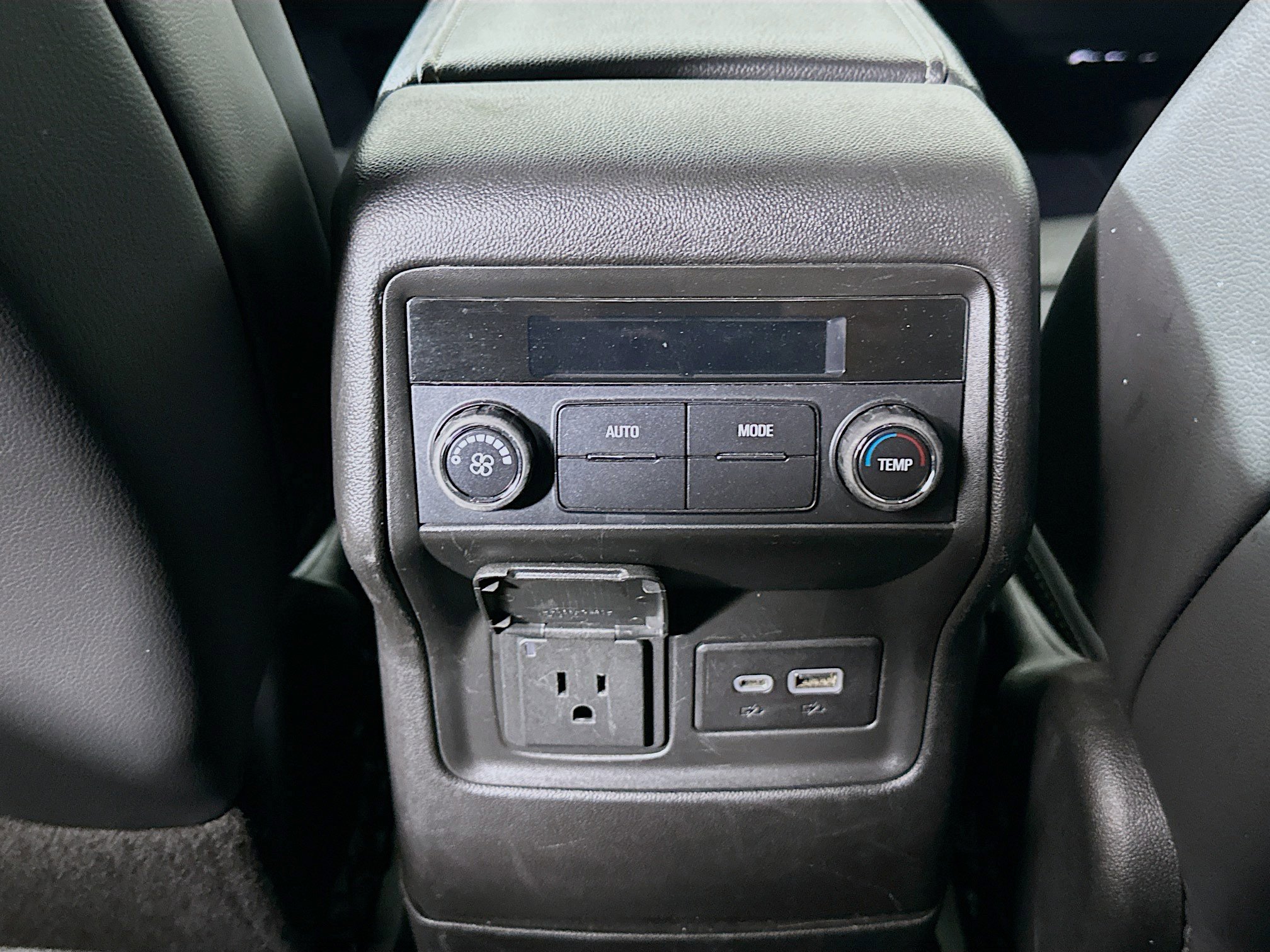 Used 2023 GMC Acadia SLT image 28