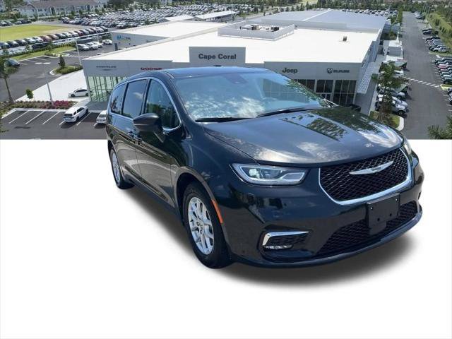 Certified 2023 Chrysler Pacifica Touring-L FWD image 9