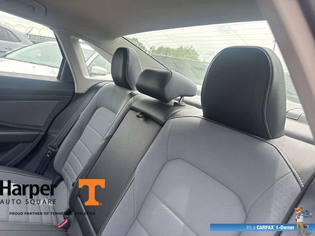 Used 2025 Volkswagen Jetta SE w/ Sunroof Package FWD image 8