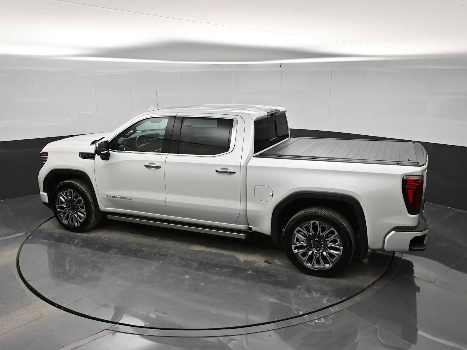 Used 2024 GMC Sierra 1500 Denali Ultimate image 26