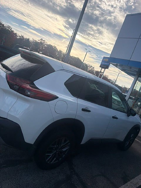 Used 2023 Nissan Rogue S AWD/4WD image 8