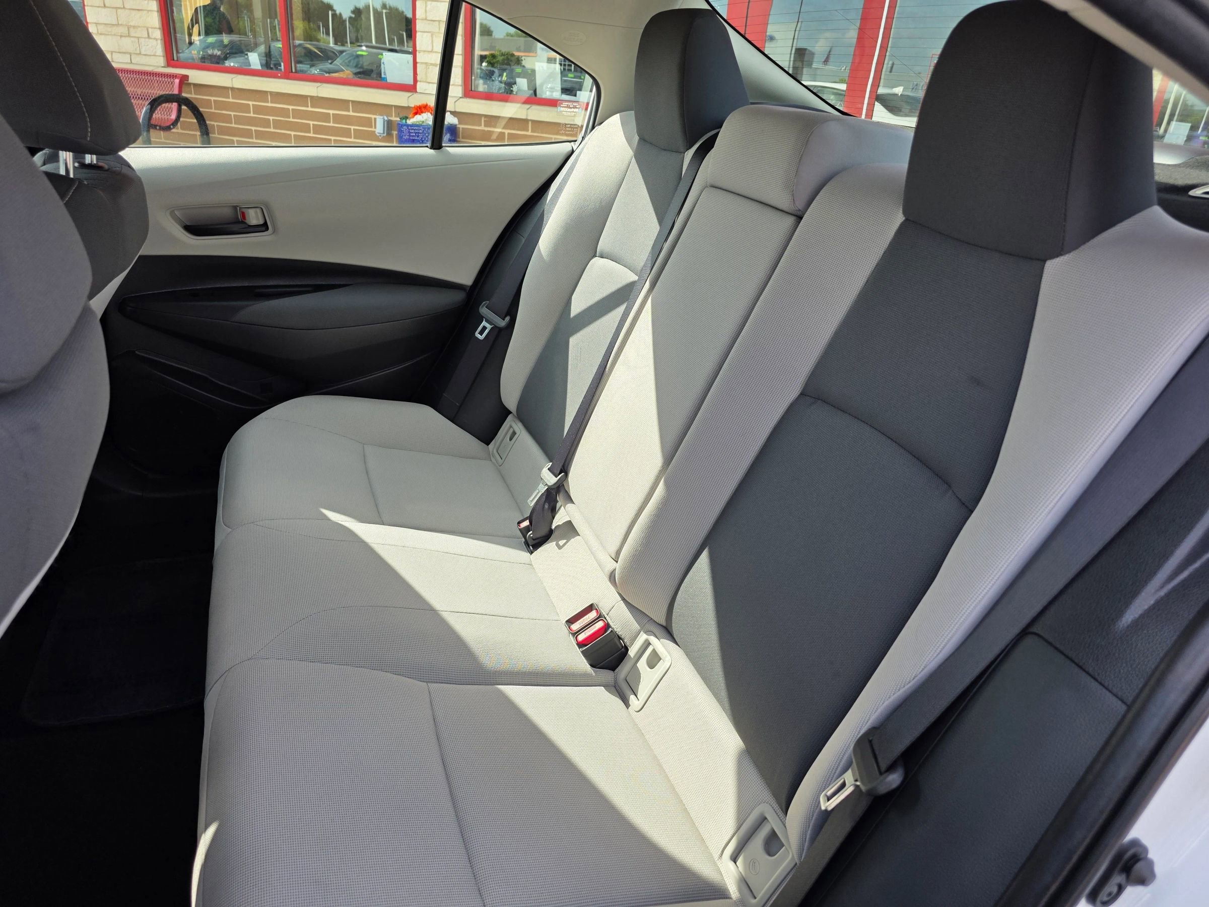 Used 2022 Toyota Corolla LE image 8