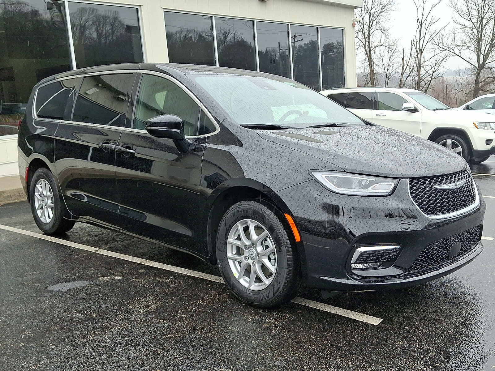 New 2026 Chrysler Pacifica Select image 2