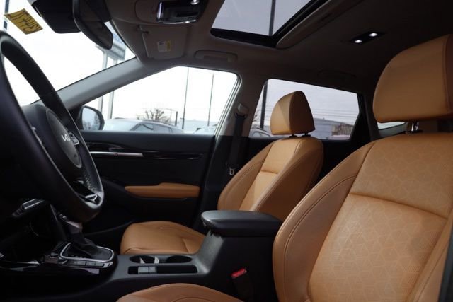 Certified 2024 Kia Seltos SX w/ SX Sunroof Package image 17