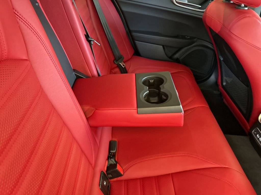 Used 2024 Alfa Romeo Giulia Veloce AWD/4WD image 36