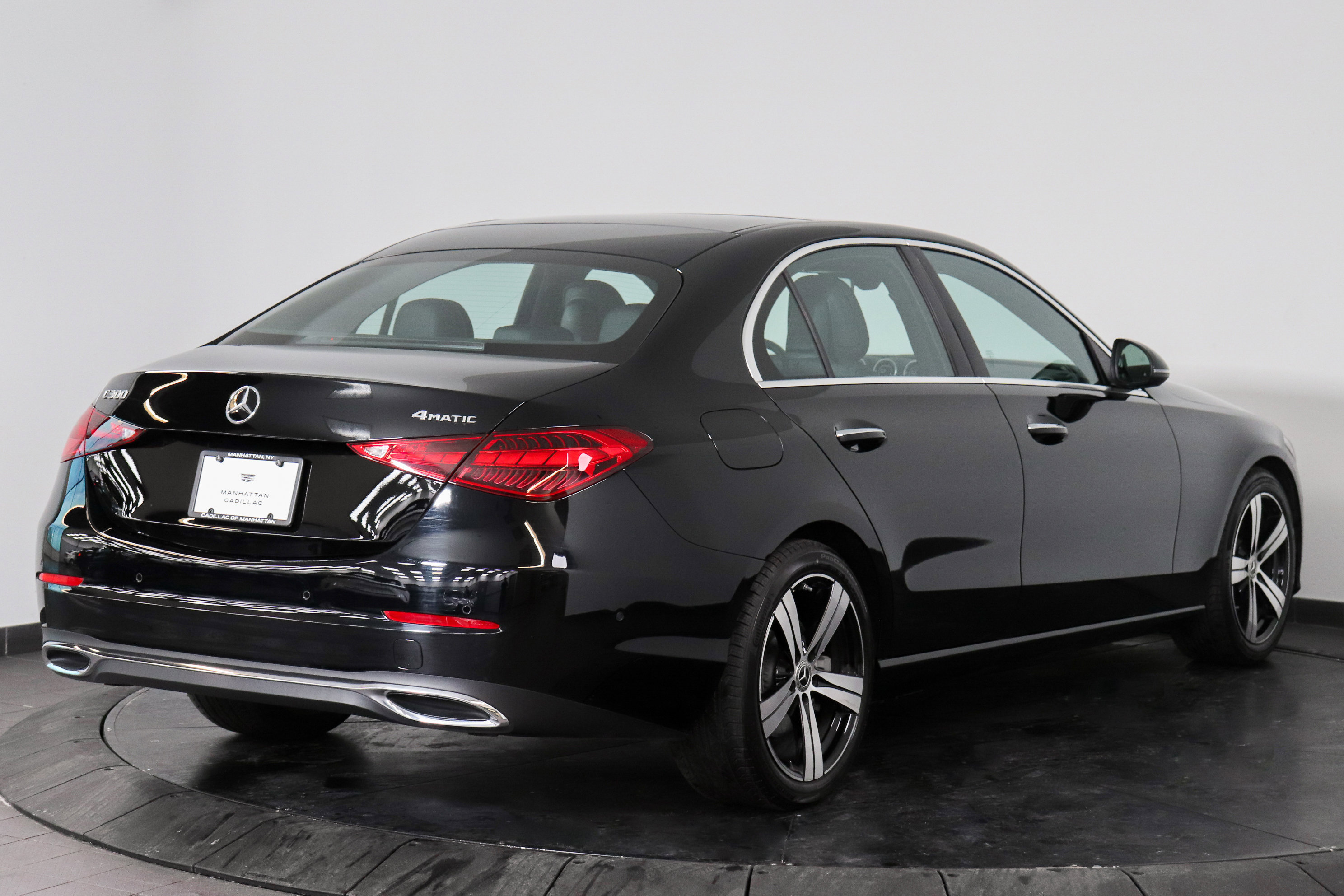 Used 2025 Mercedes-Benz C 300 4MATIC Sedan image 5