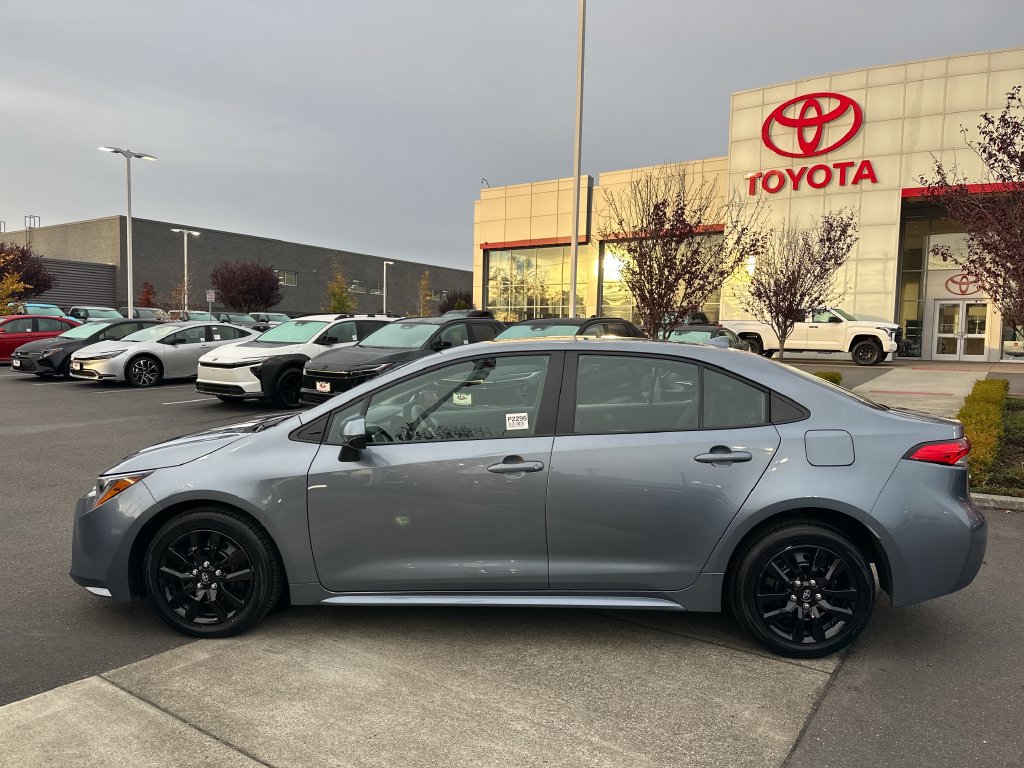 Used 2025 Toyota Corolla LE FWD image 2
