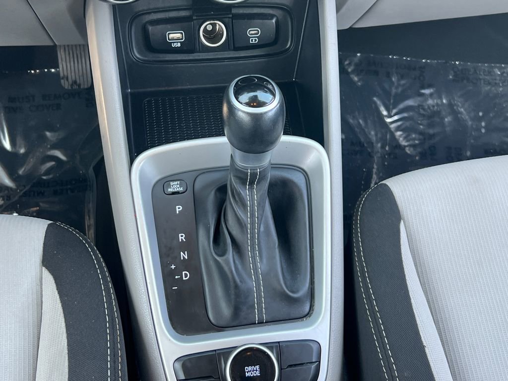 Used 2023 Hyundai Venue SEL image 22