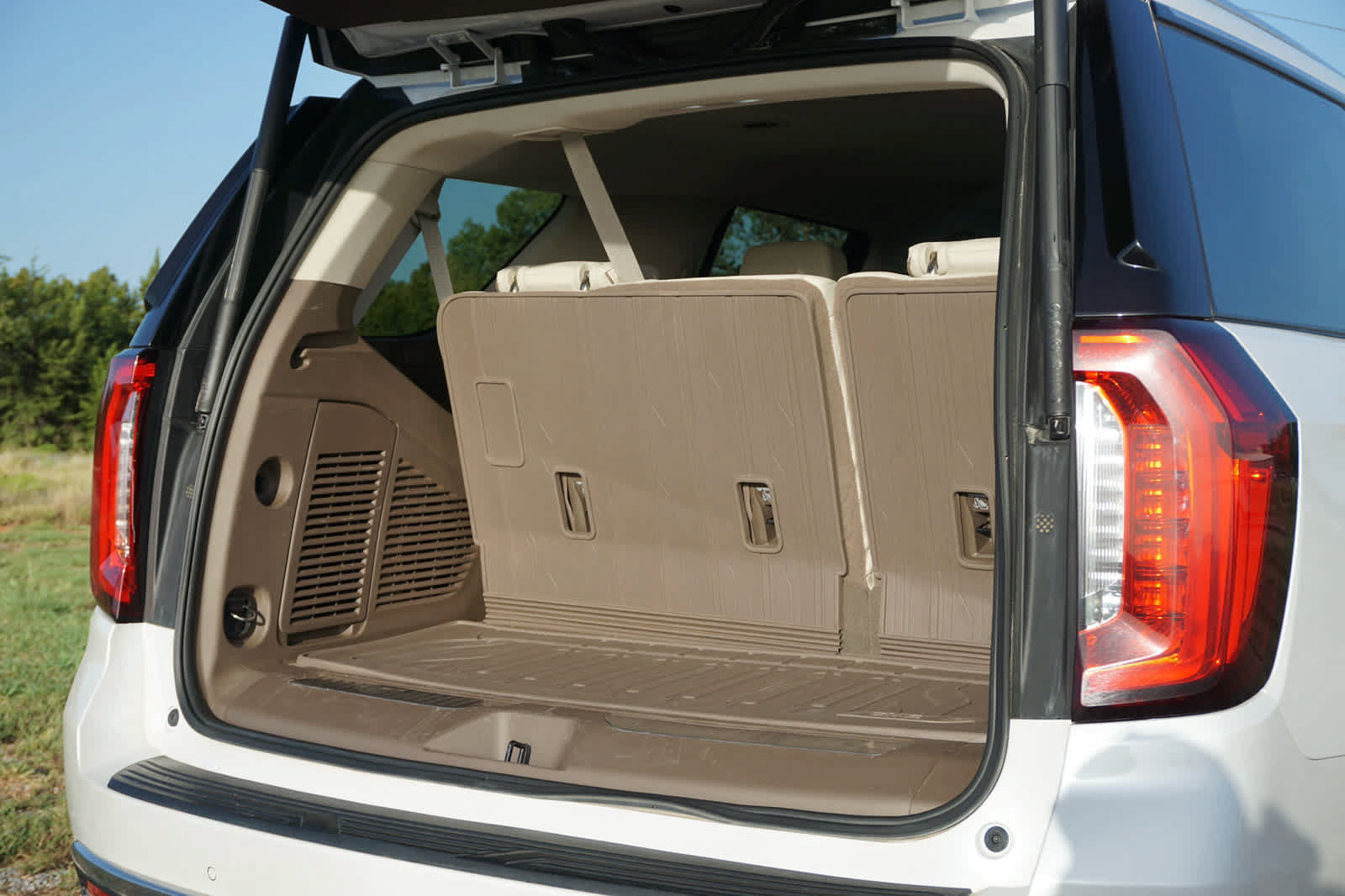 Used 2024 GMC Yukon Denali w/ LPO, Floor Liner Package AWD/4WD image 44