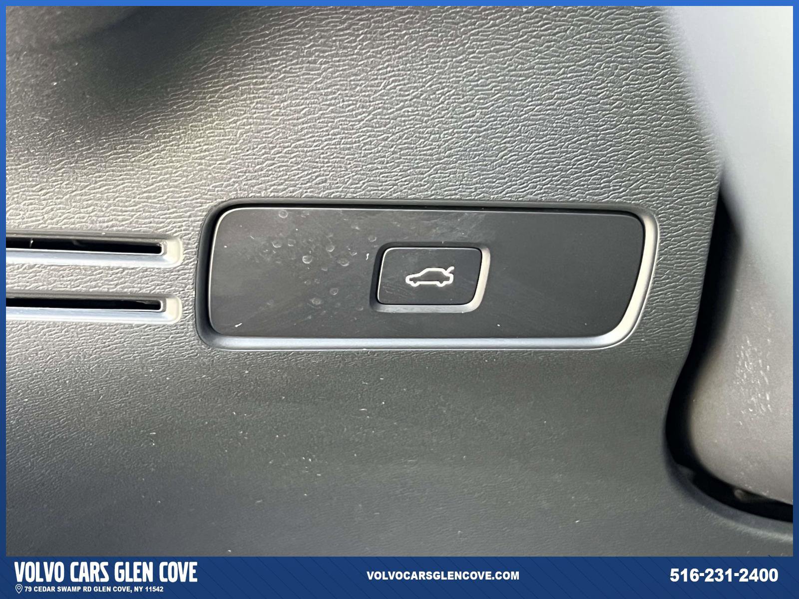 Used 2025 Volvo XC40 B5 Ultra w/ Protection Package Premier image 20