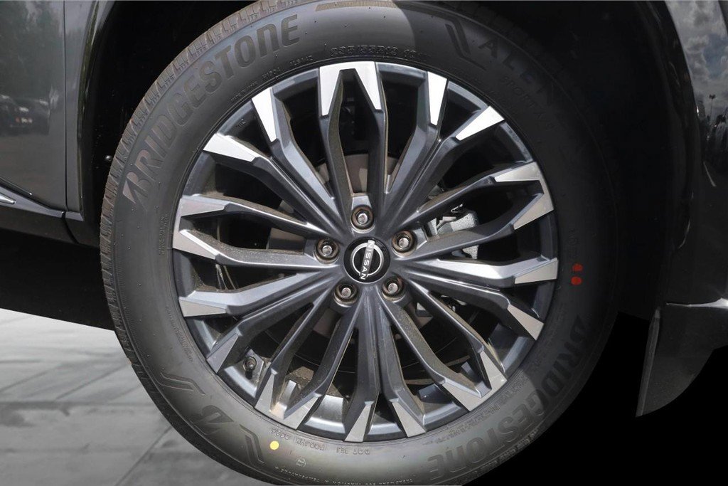 New 2026 Nissan Rogue Platinum image 3