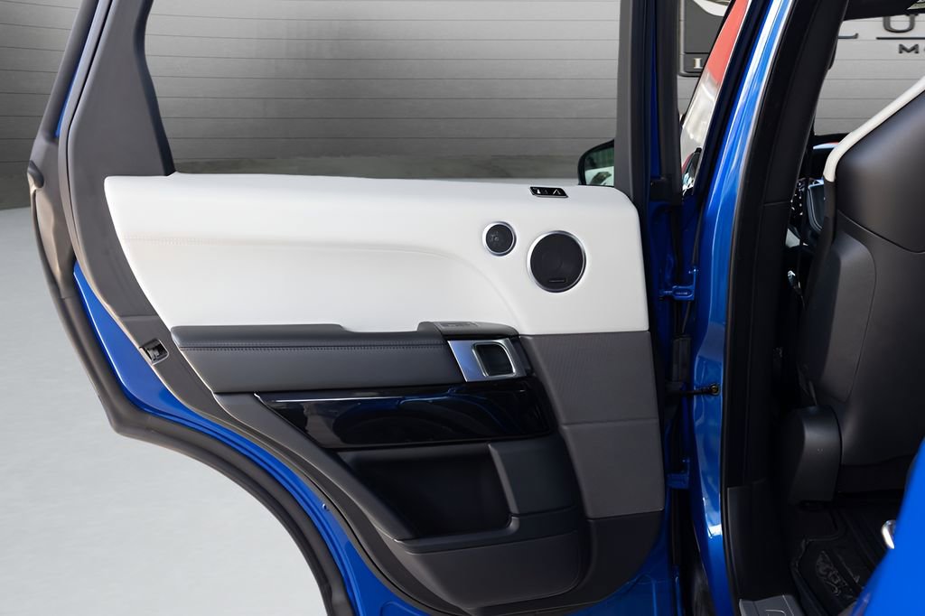Used 2020 Land Rover Range Rover Sport SVR image 54