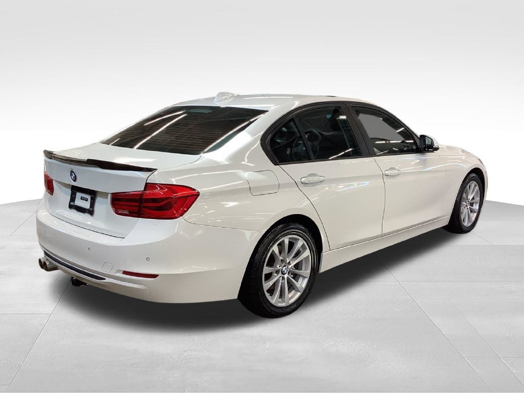 Used 2017 BMW 320i xDrive Sedan AWD/4WD image 6