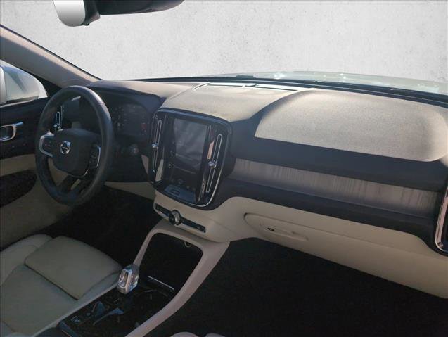 Used 2021 Volvo XC40 T5 Inscription w/ Climate Package image 24