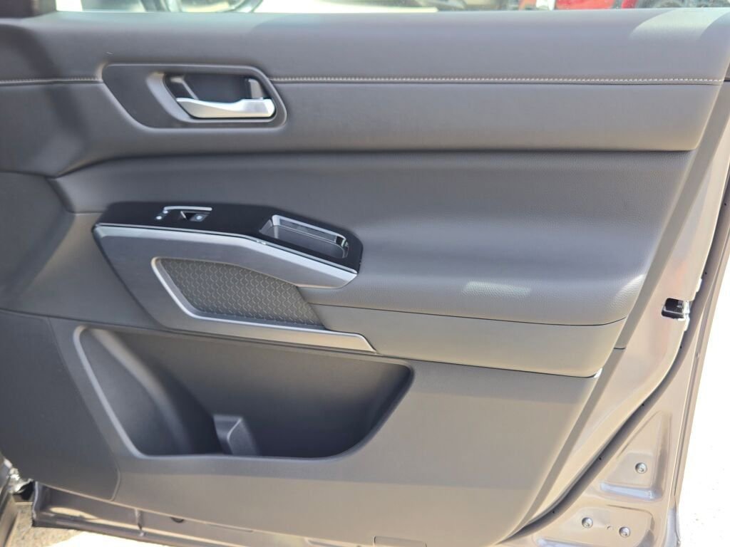 New 2026 Nissan Pathfinder SL w/ Cargo Package AWD/4WD image 6