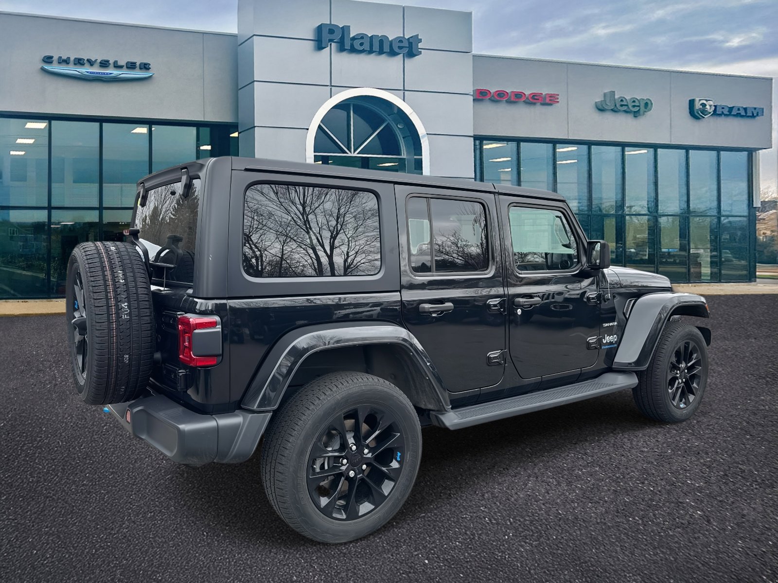 Used 2023 Jeep Wrangler Unlimited Sahara w/ Cold Weather Group image 2