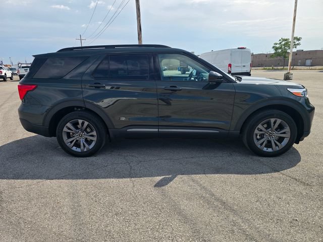 Used 2022 Ford Explorer XLT w/ Equipment Group 202A AWD/4WD image 2