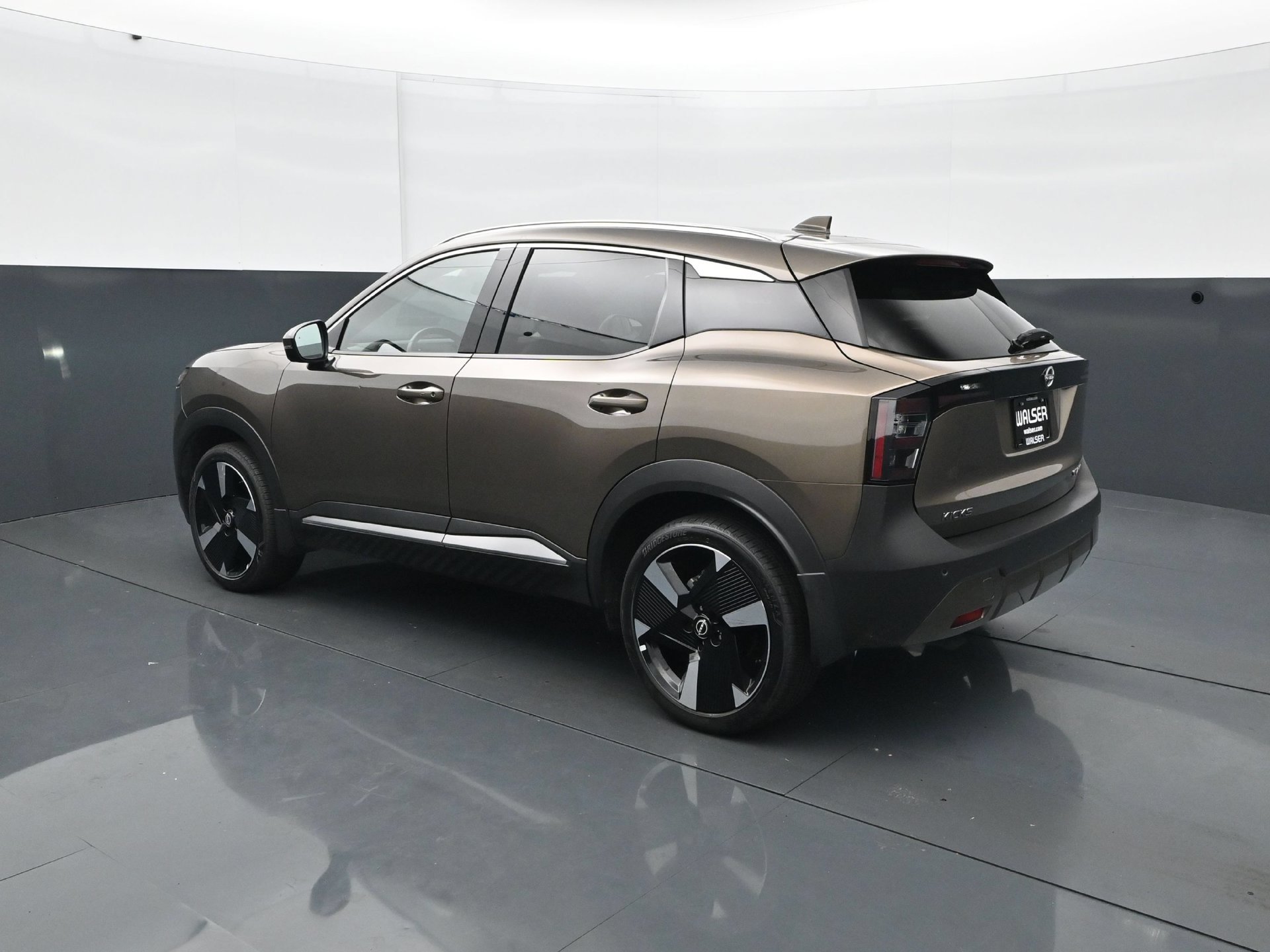 Used 2025 Nissan Kicks SR w/ SR Premium Package AWD/4WD image 4