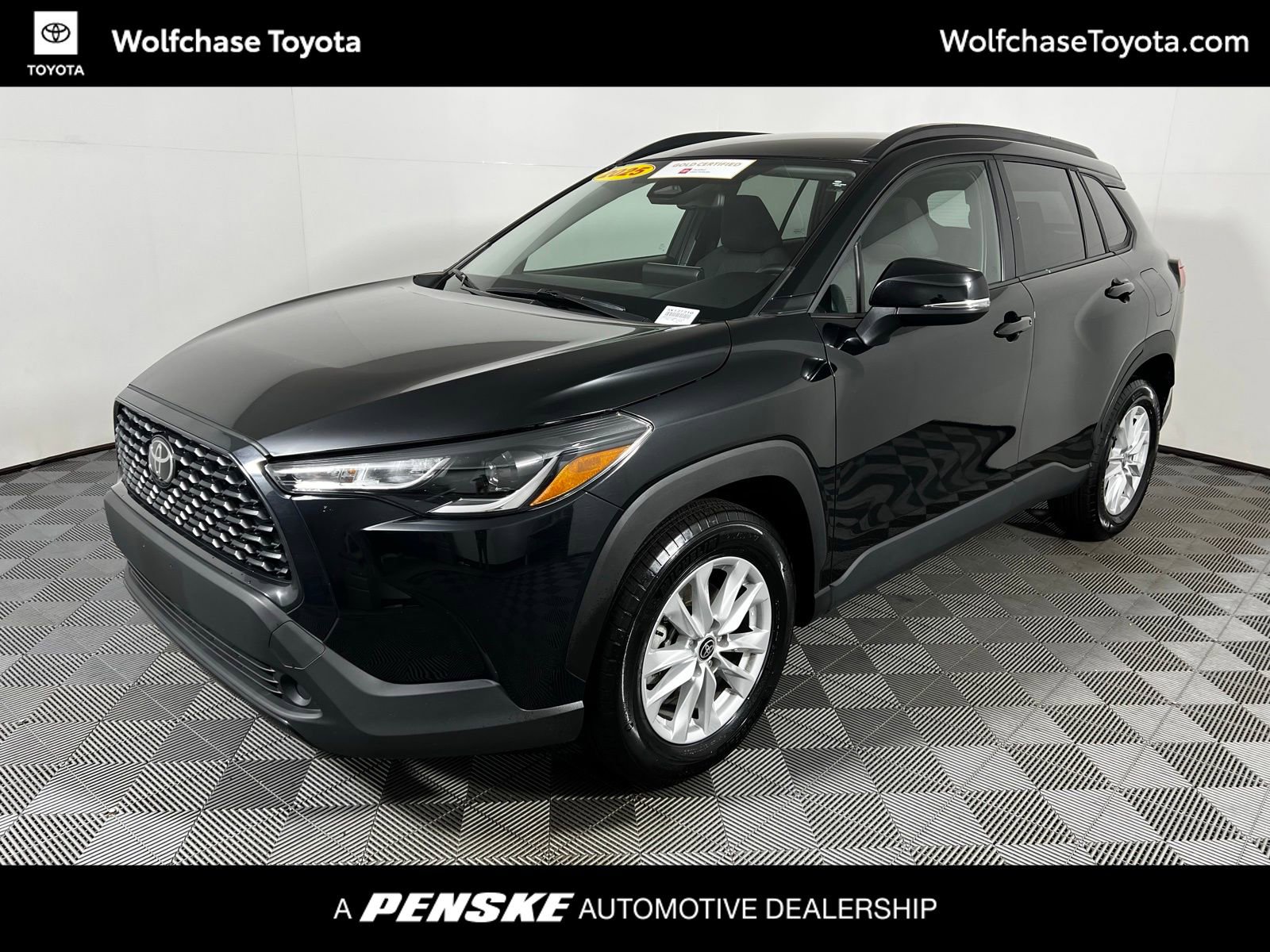 Certified 2025 Toyota Corolla Cross LE image 1