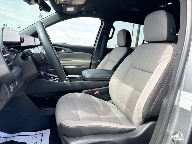 Used 2026 Chevrolet Traverse LT w/ Driver Confidence Package FWD image 11
