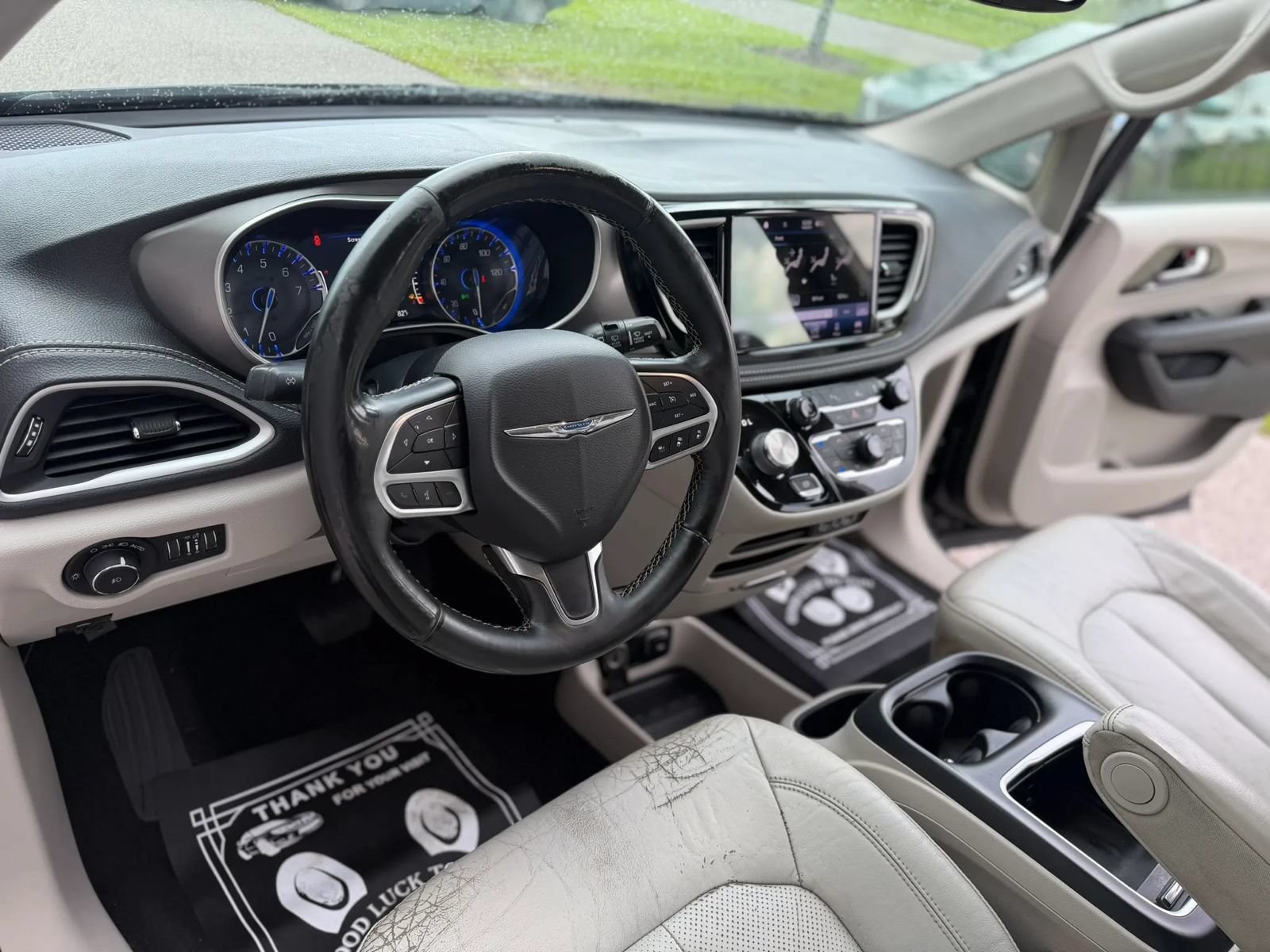 Used 2021 Chrysler Pacifica Touring-L FWD image 11