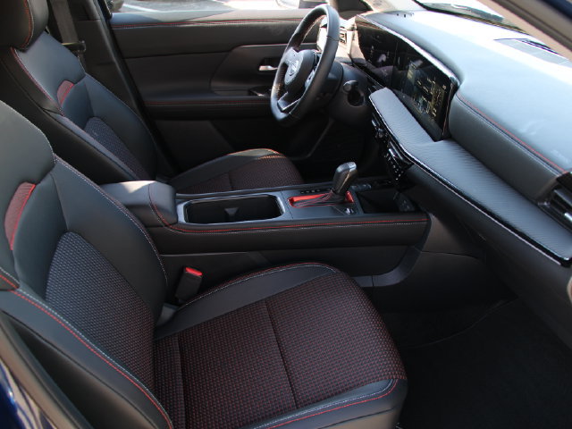 Certified 2025 Nissan Kicks SR AWD/4WD image 31