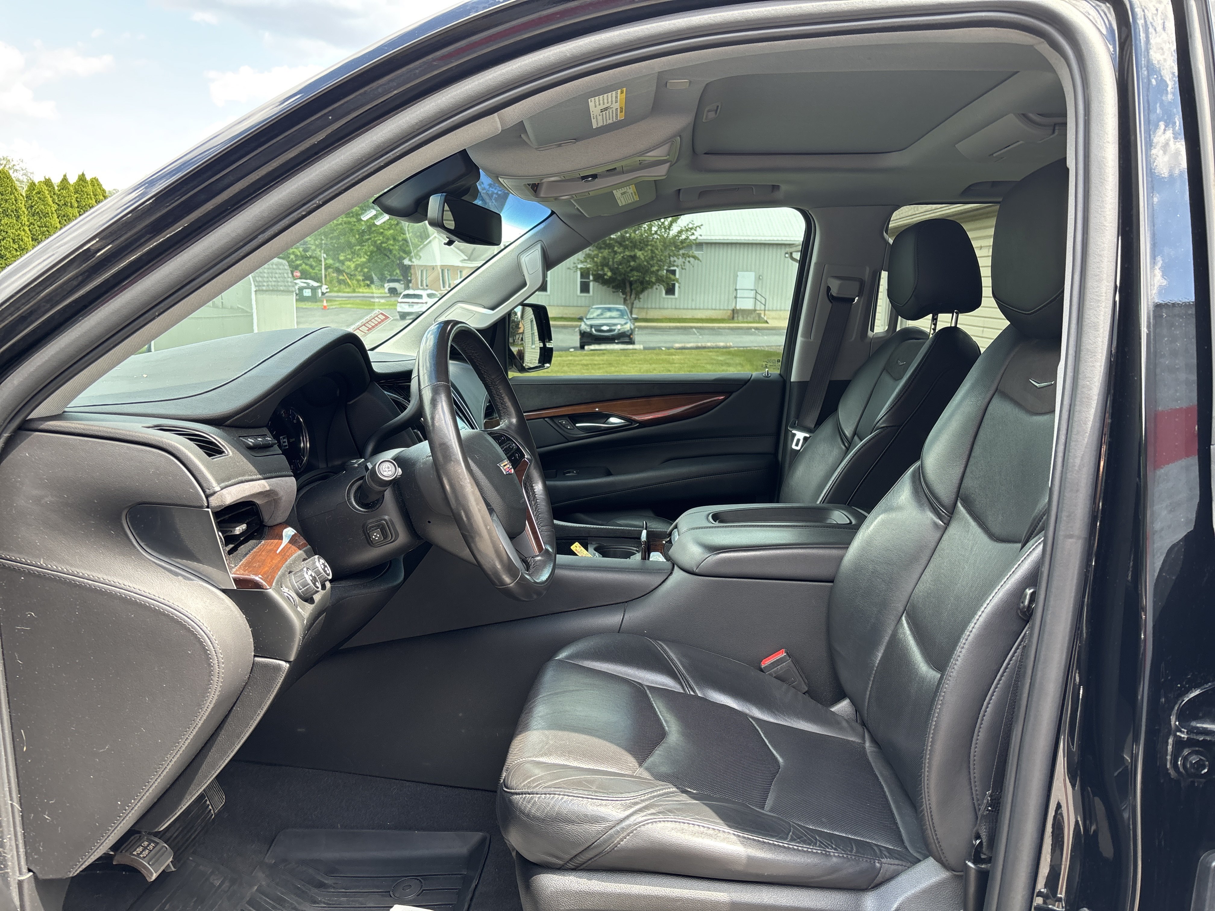 Used 2019 Cadillac Escalade ESV Luxury w/ Escalade Sport Edition AWD/4WD image 13