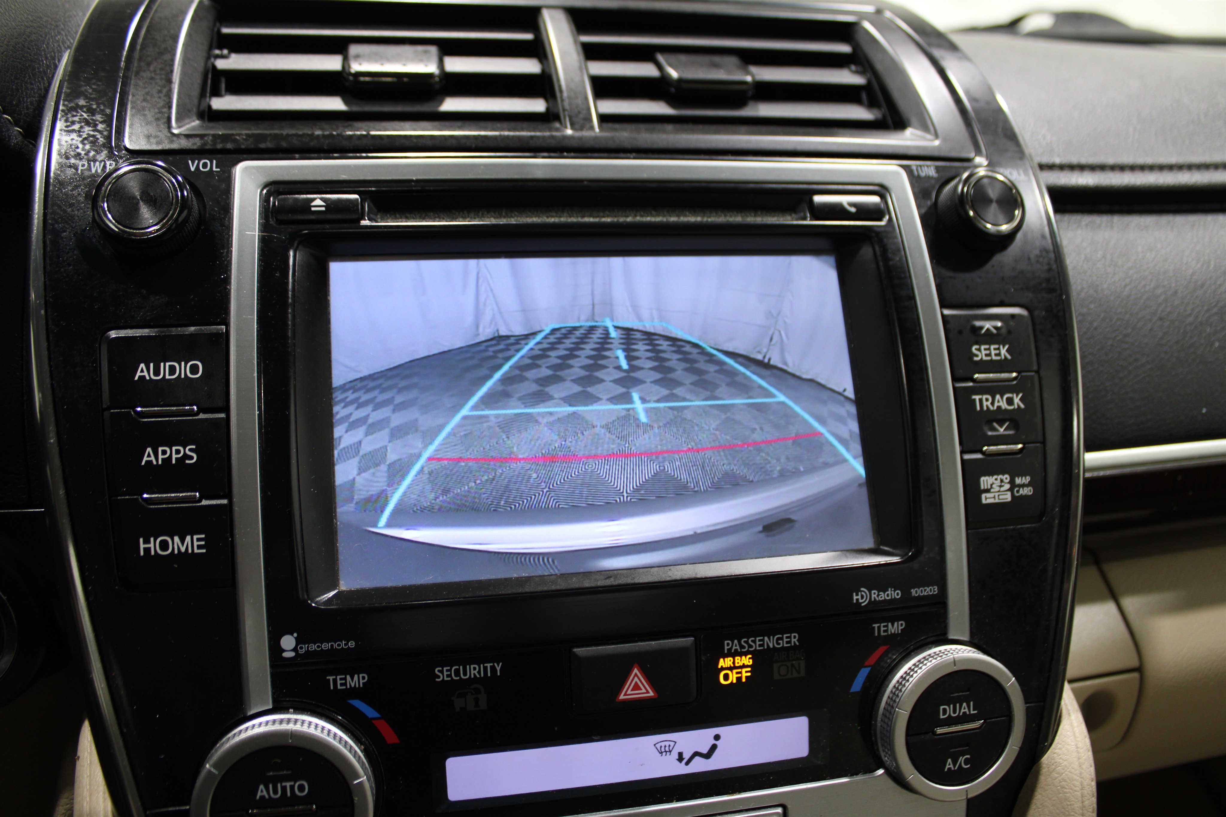 Used 2014 Toyota Camry SE image 12