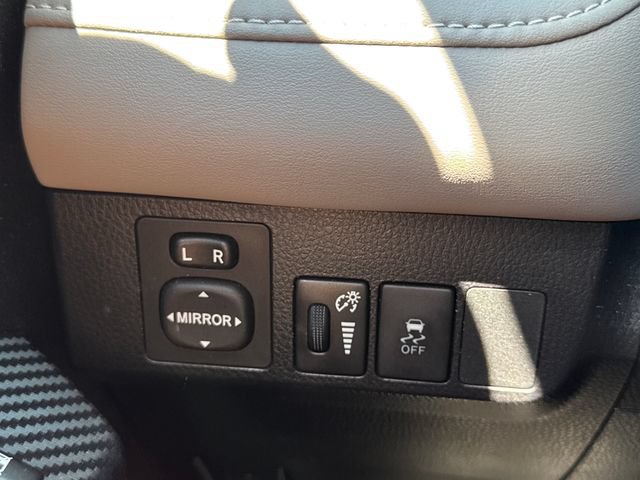 Used 2014 Toyota RAV4 XLE AWD/4WD image 32