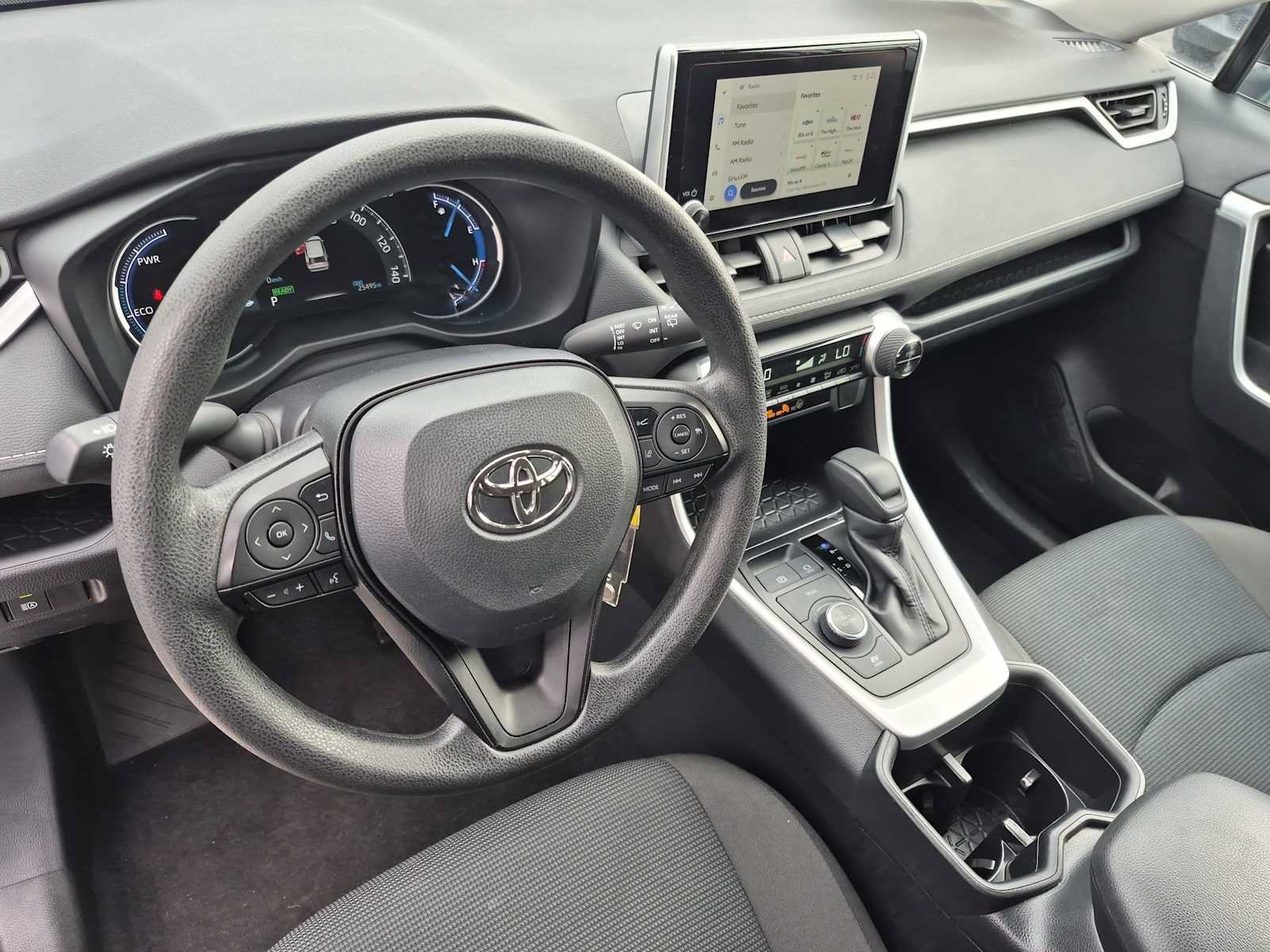 Used 2025 Toyota RAV4 LE AWD/4WD image 2