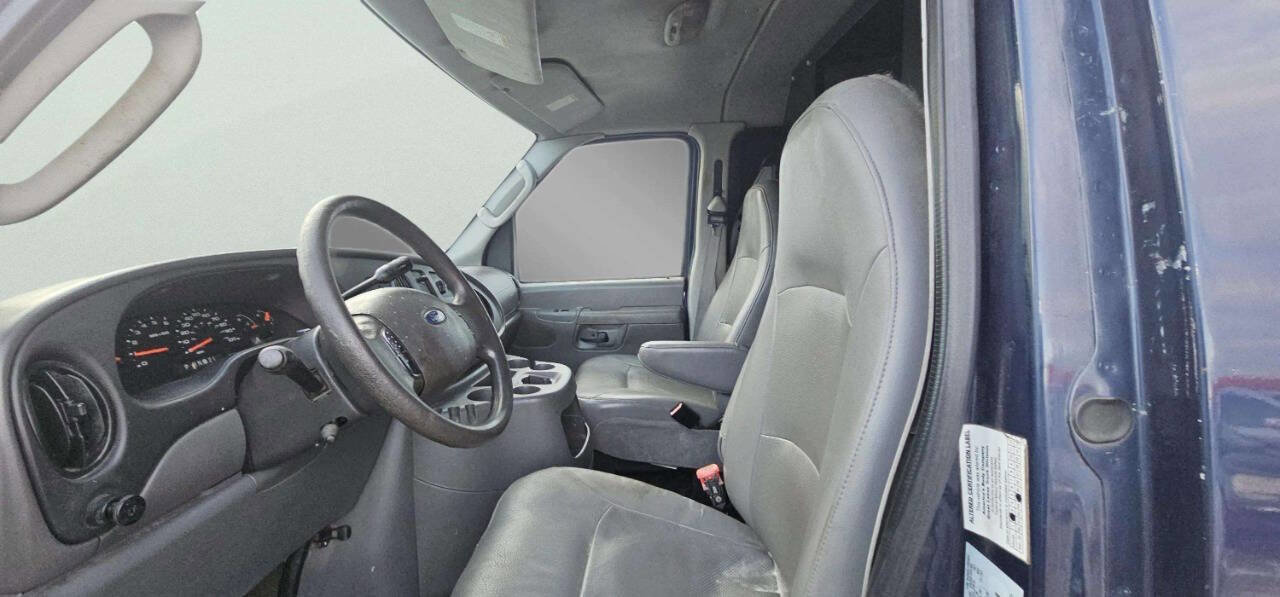 Used 2004 Ford E-250 and Econoline 250 Extended image 7