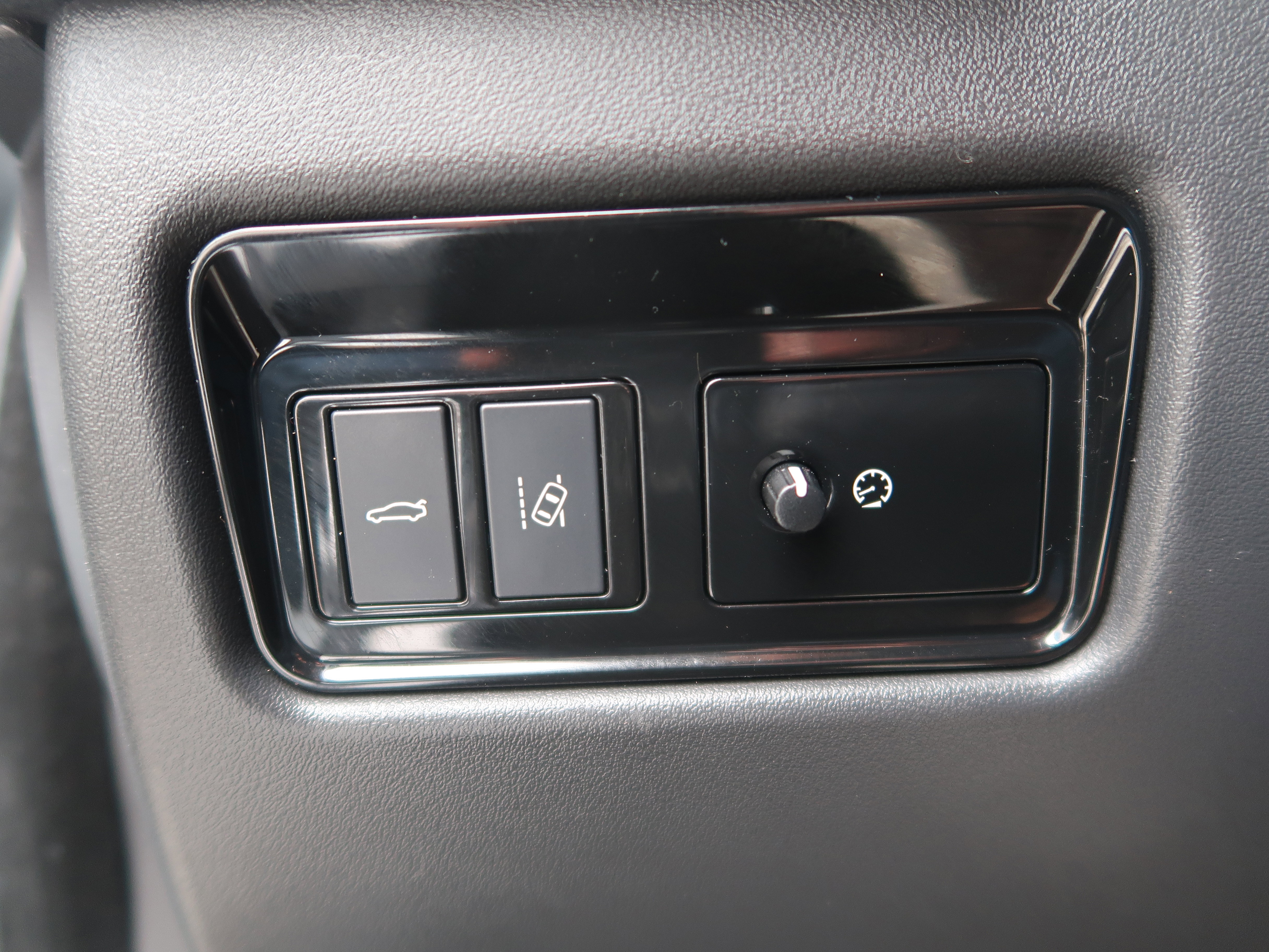 Used 2016 Jaguar XF S RWD image 21