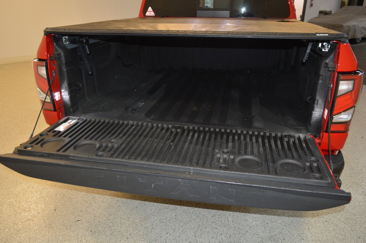 Used 2024 Nissan Titan PRO-4X w/ Pro-4x Convenience Package image 13