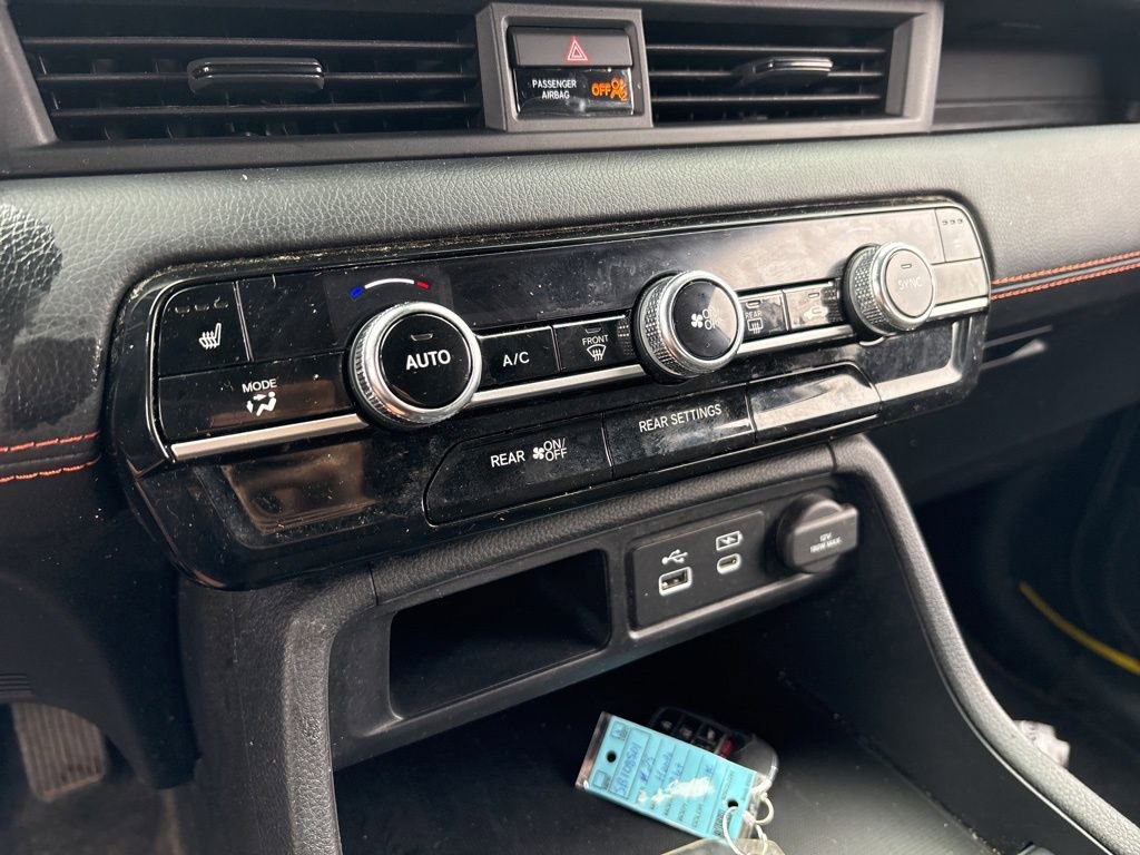 Used 2025 Honda Pilot Sport image 23