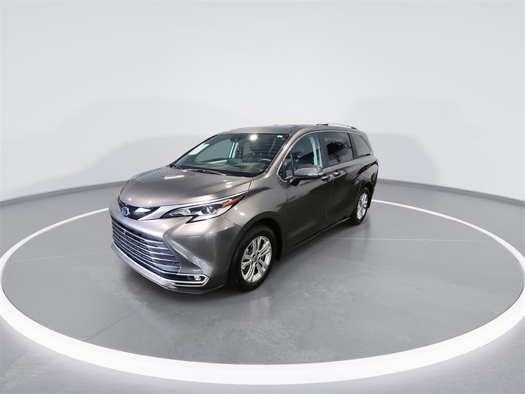 Used 2023 Toyota Sienna Platinum image 4