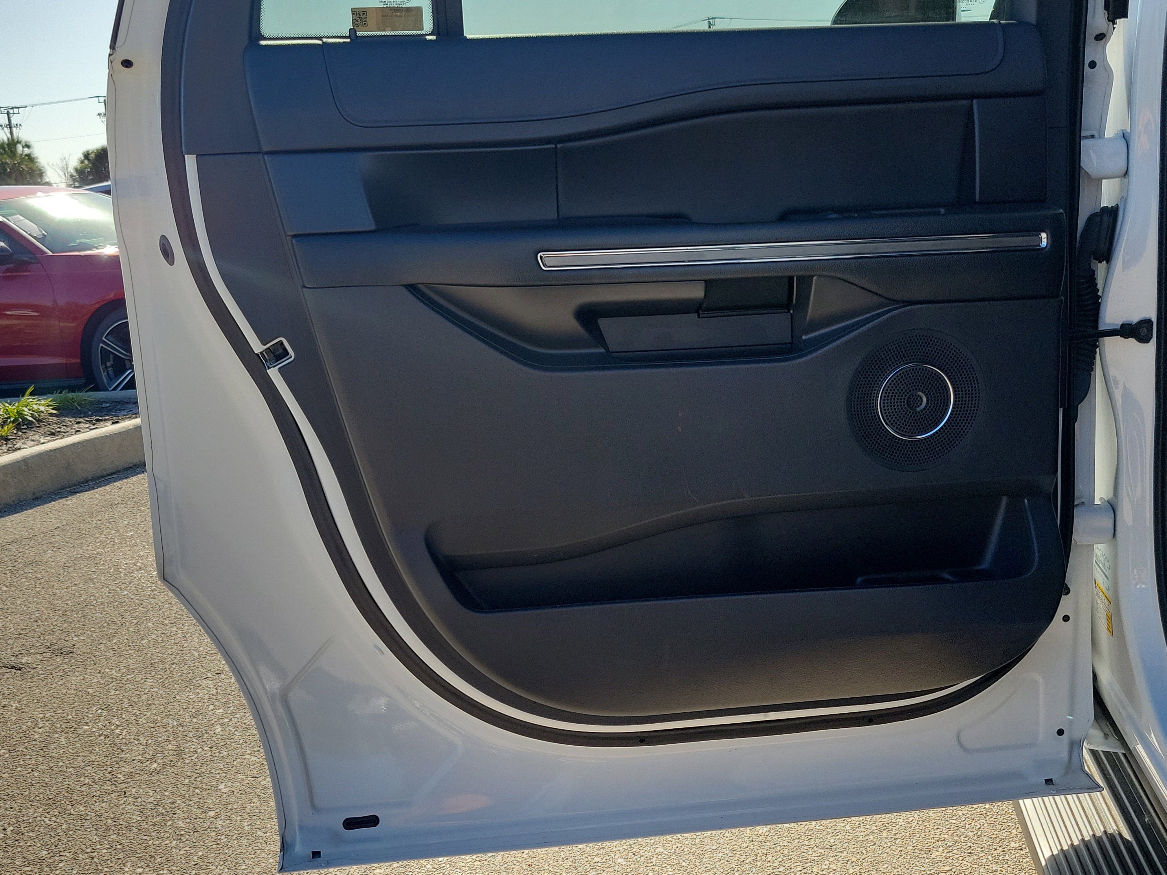 Used 2024 Ford Expedition Max XLT image 14