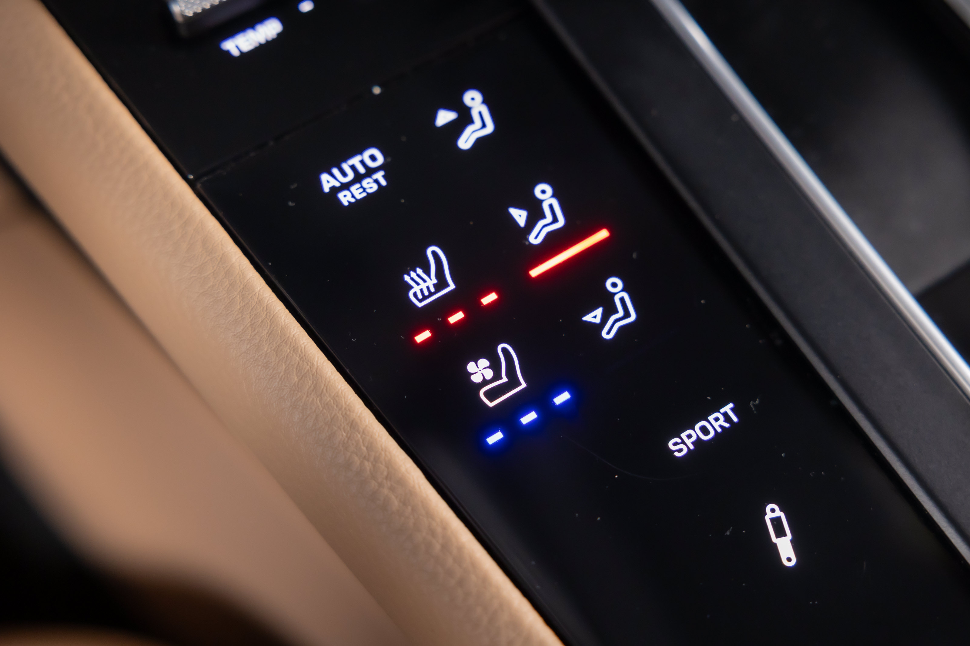 Used 2022 Porsche Macan S AWD/4WD image 18