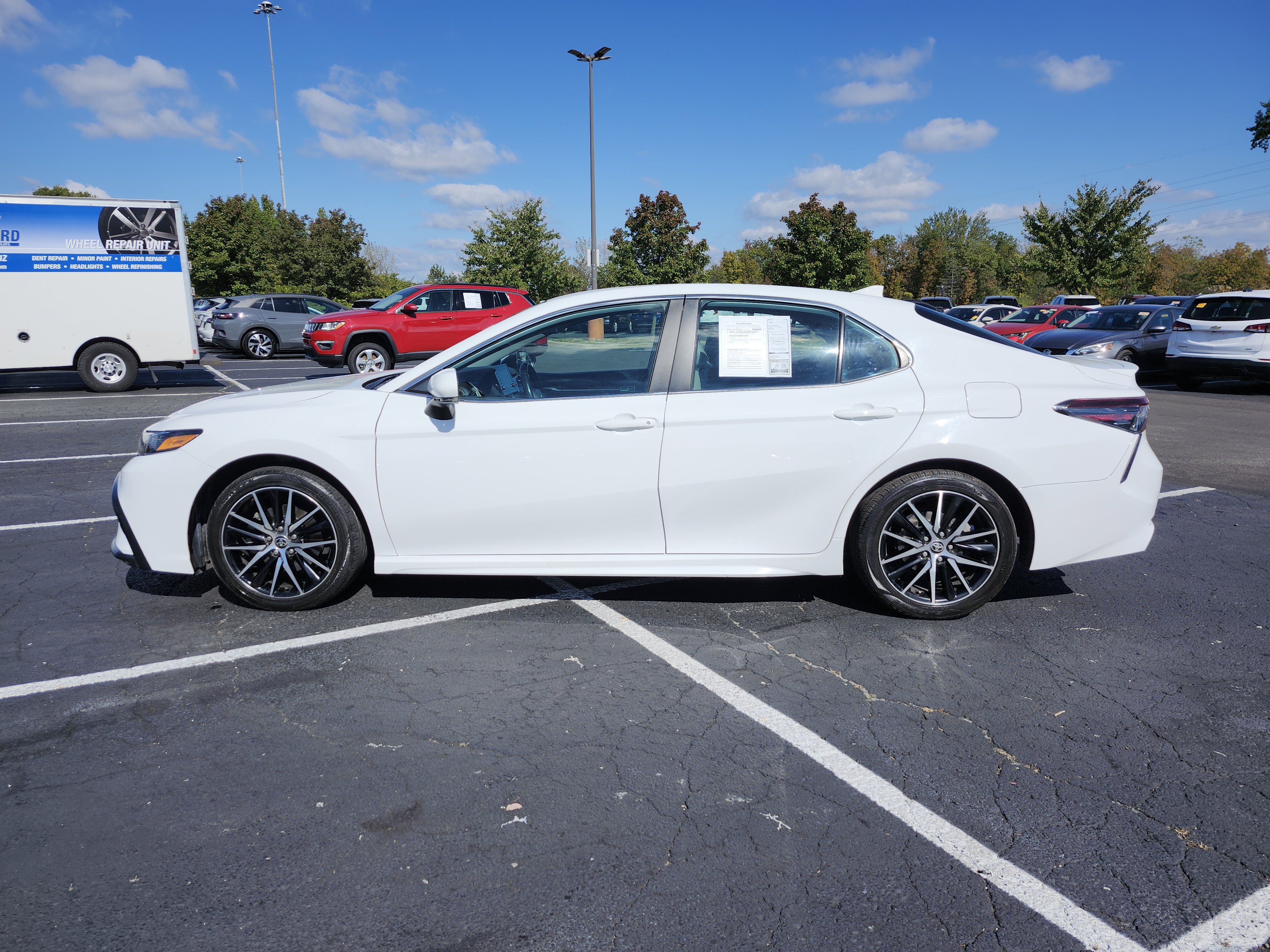 Used 2023 Toyota Camry SE image 8