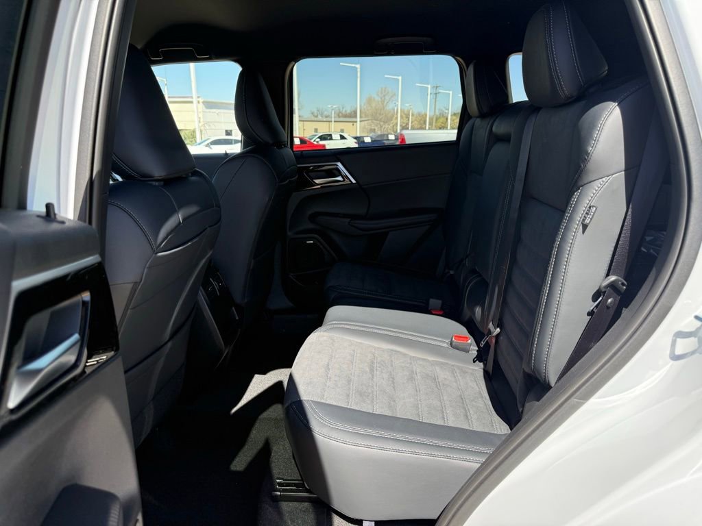 New 2026 Mitsubishi Outlander LE image 27