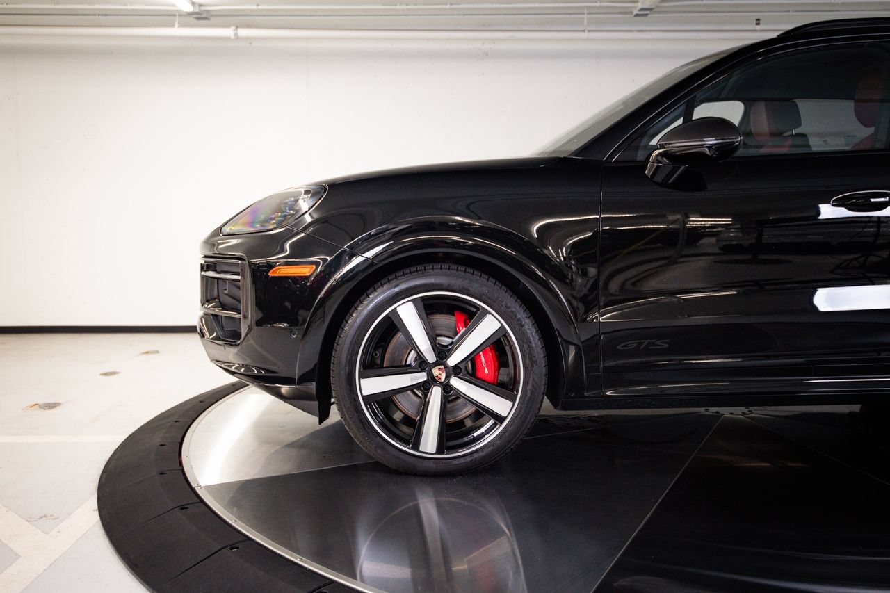 Certified 2026 Porsche Cayenne GTS AWD/4WD image 11