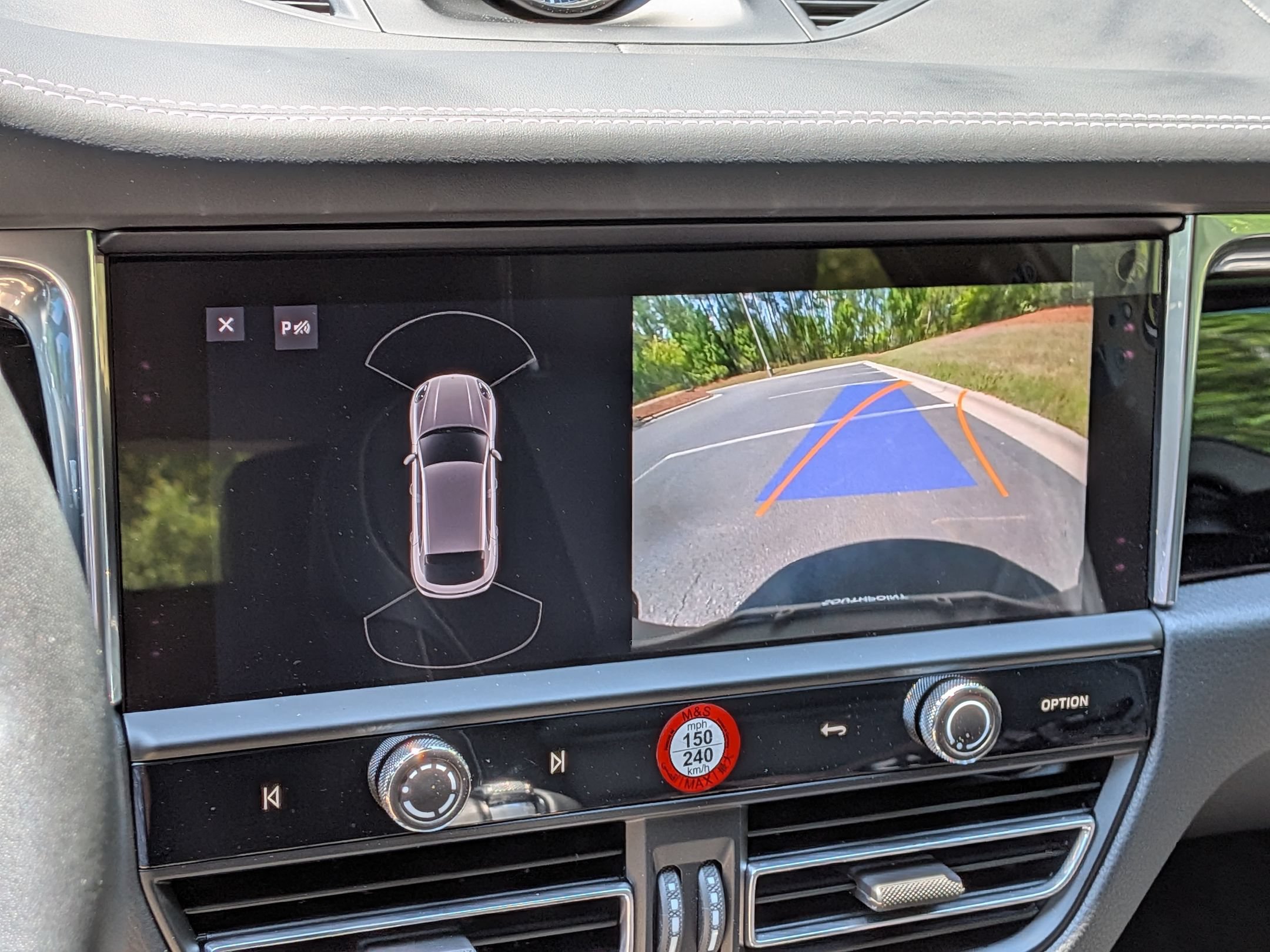 Certified 2025 Porsche Macan Turbo AWD/4WD image 17