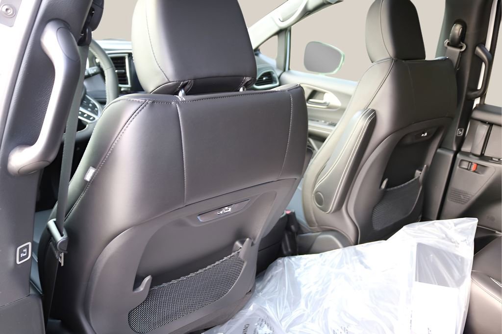 New 2026 Chrysler Pacifica Select FWD image 14