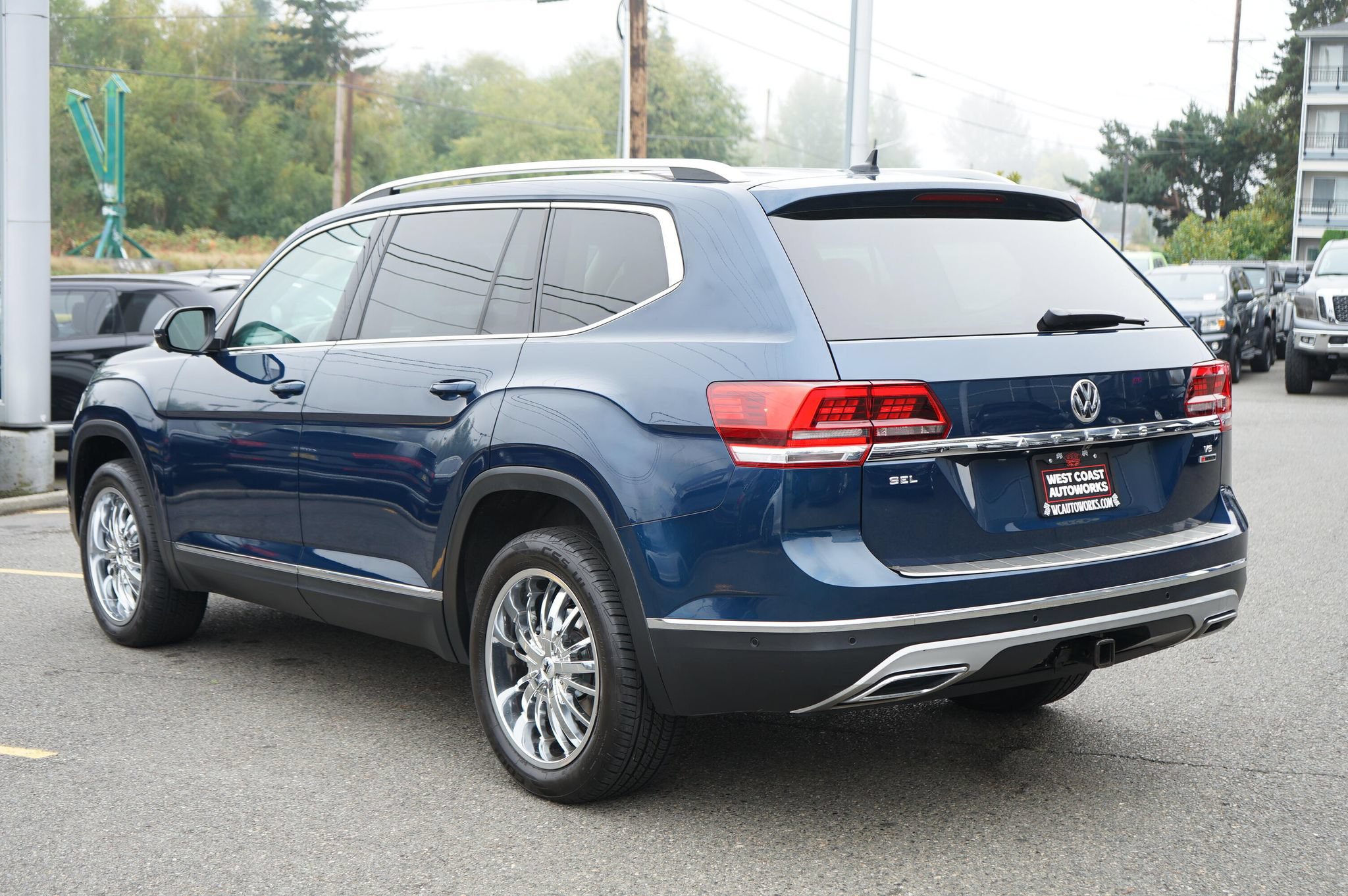Used 2018 Volkswagen Atlas SEL Premium AWD/4WD image 3