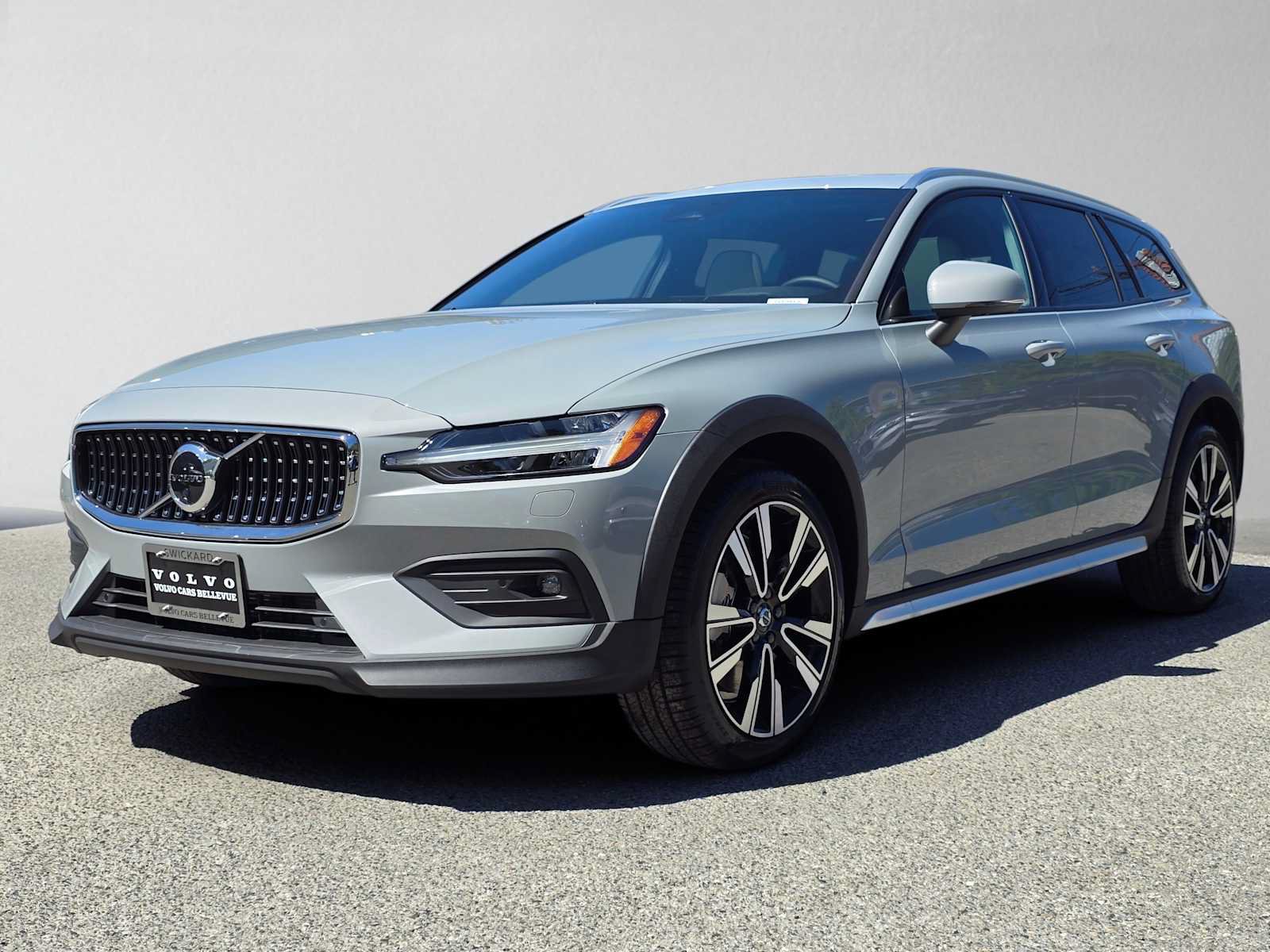 New 2026 Volvo V60 B5 Cross Country Ultra w/ Climate Package AWD/4WD image 7