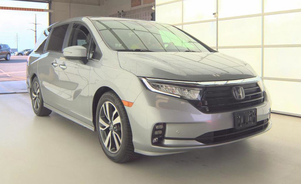 Used 2023 Honda Odyssey Touring image 2
